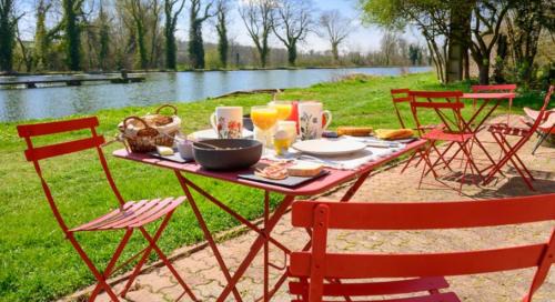 Les Rues-des-Vignes Bed & Breakfast | La chaumière du Tordoir