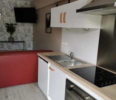 Longues-sur-Mer House | La chaumière