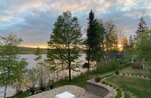 Pohenegamook Ski Chalet | La Chaumiere - Lakefront & Private Beach