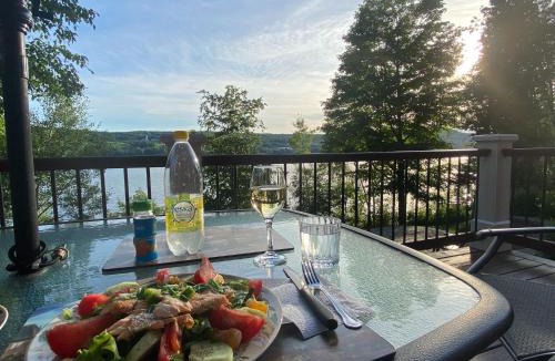 Pohenegamook Ski Chalet | La Chaumiere - Lakefront & Private Beach