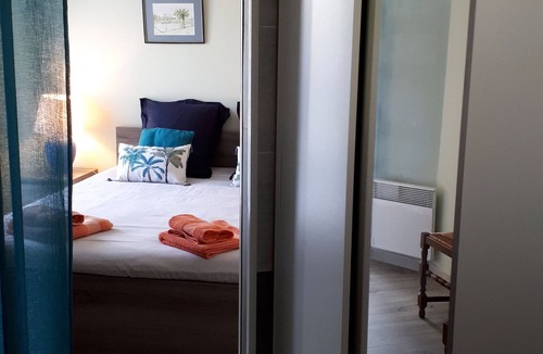 Sainte-Marthe Bed & Breakfast | La Chenaie bedroom Émilie