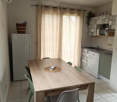 Saint-Saturnin-les-Avignon House | La Cigale d'Avignon