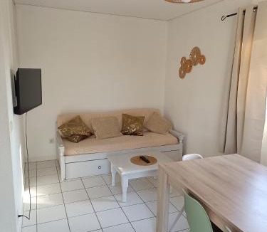 Saint-Saturnin-les-Avignon House | La Cigale d'Avignon