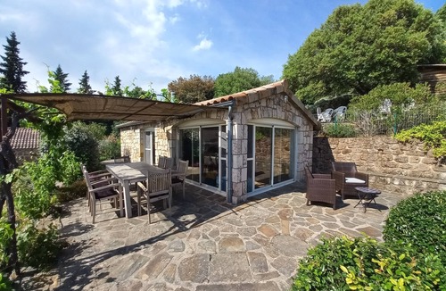 Saint-Pierre-Saint-Jean House | "La cigale et les fourmis" pretty bungalow, sleeps 2, private pool