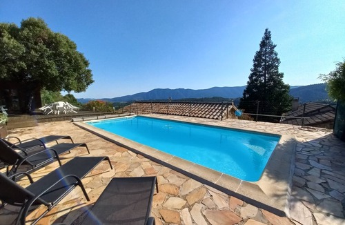 Saint-Pierre-Saint-Jean House | "La cigale et les fourmis" pretty bungalow, sleeps 2, private pool