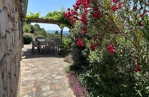 Saint-Pierre-Saint-Jean House | "La cigale et les fourmis" pretty bungalow, sleeps 2, private pool