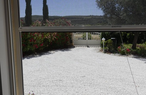 Villeveyrac Apartment | La Cigale- Air-conditioned - Close to the sea - Quiet