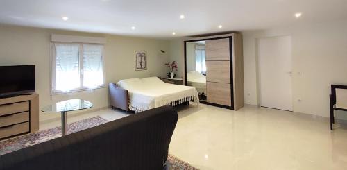 Villeveyrac Apartment | La Cigale - Climatisation - proche mer - Calme