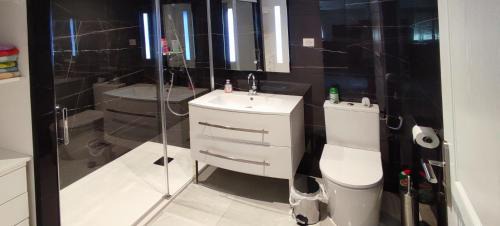 Villeveyrac Apartment | La Cigale - Climatisation - proche mer - Calme