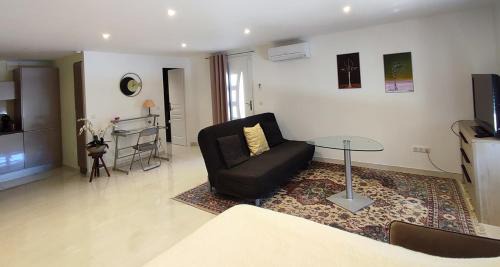 Villeveyrac Apartment | La Cigale - Climatisation - proche mer - Calme