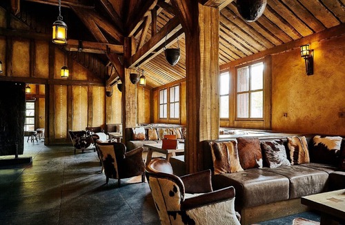 Plailly Hotel | La Cite suspendue