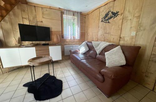 Cauterets Apartment | "La clé dorée" Chalet mitoyen avec jardin et -WIFI-