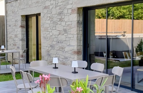 Treillieres Bed & Breakfast | La Clairière Aux Chênes 1 Guest Room with Shared Pool, Wi-Fi, and Air Conditioning