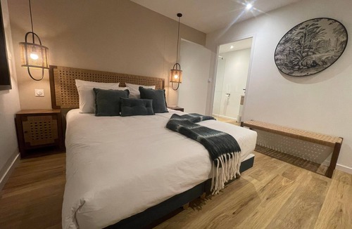 Treillieres Bed & Breakfast | La Clairière Aux Chênes 4 Guest Room with Shared Pool, Wi-Fi, and Air Conditioning