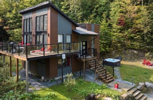 Chertsey Cabin | La Clairière Enchantée, Spa et Bord de L`Eau
