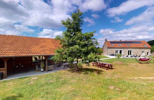 La Chaise-Baudouin House | La Clef Decamp Chaignonnières Roulotte 19 pers jacuzzi 15 min mer