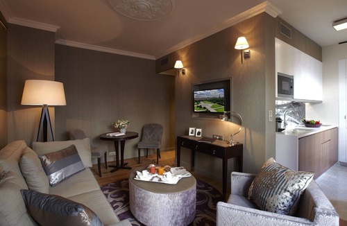 Palais-Royal Apartment | La Clef Louvre Paris by The Crest Collection