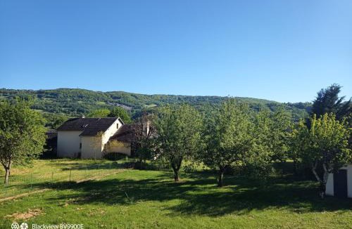 Saint-Come-d'Olt Apartment | La Clematite d'Olt