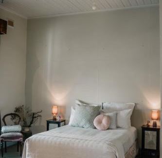 St. Arnaud Hotel | La Cochon Rose Motel