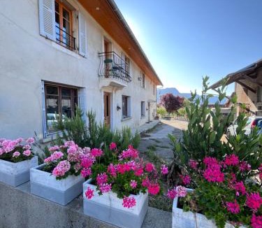 Parves et Nattages Bed & Breakfast | La Cocotte Rousse, ses Petits Déjeuners et sa Table