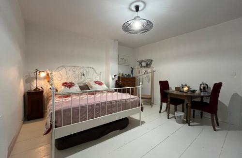 Parves et Nattages Bed & Breakfast | La Cocotte Rousse, ses Petits Déjeuners et sa Table