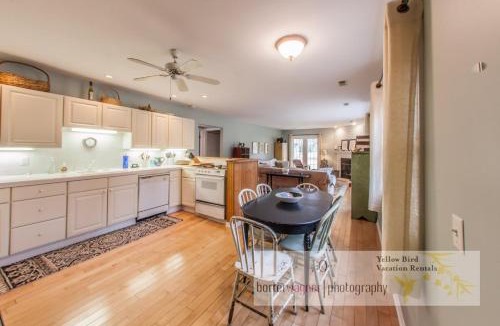 Harbert House | La Colita