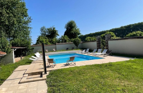 Ocquerre Apartment | La Colombe au Château sleeps 4 (Special offer in August)