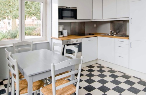 Sainghin-en-Melantois Cottage | La Conciergerie: Charming Cottage & Private Garden - Lille