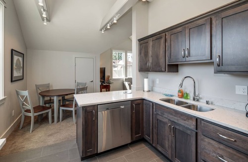 La Conner Apartment | La Conner, Tillinghast Residence A #400