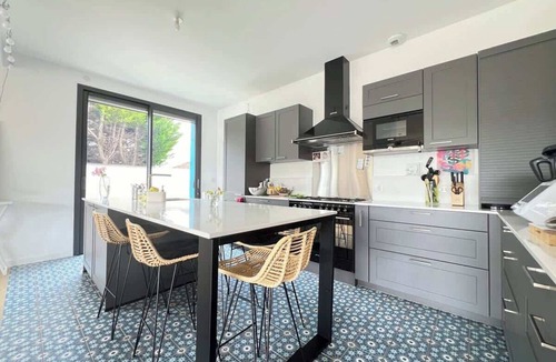 Sept Deniers House | La Conviviale - Maison Familiale avec Piscine
