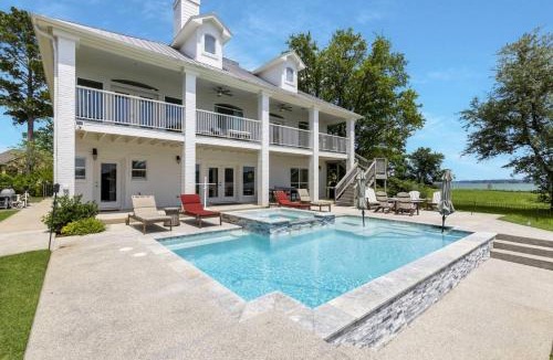 Montgomery House | La Costa Drive
