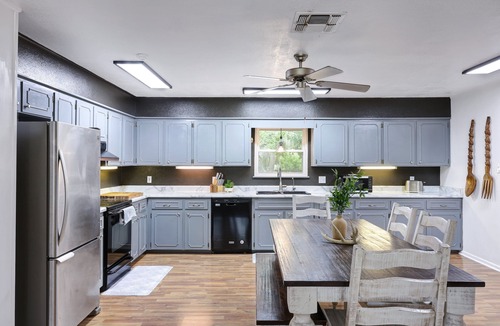 Medina County House | La Coste- A Birdy Vacation Rental