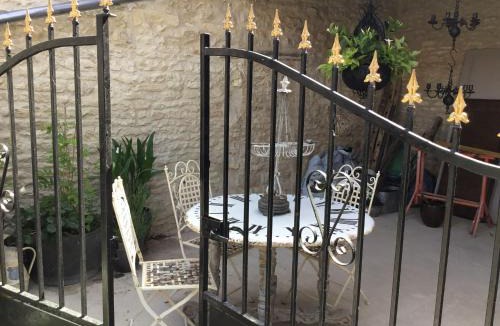 Verteuil-sur-Charente House | La Cour Blanche