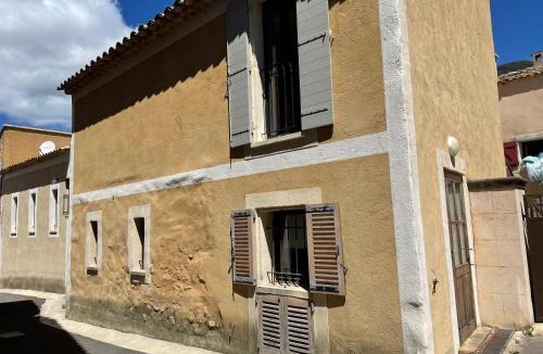 Rustrel Bed & Breakfast | La Cour Carrée