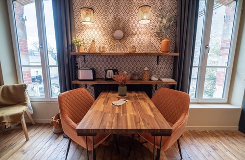 Bayeux Apartment | La cour de Philomène-Studio-Apartment-Private Bathroom-Courtyard view