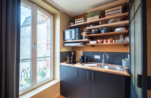 Bayeux Apartment | La cour de Philomène-Studio-Apartment-Private Bathroom-Courtyard view