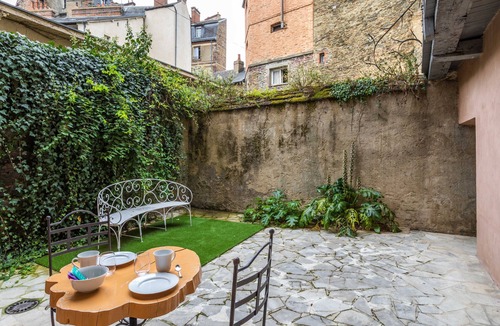Centre Apartment | LA COUR DES DAMES - Confort et calme en centre historique