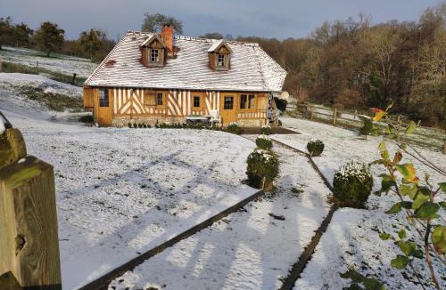Douville-en-Auge House | La cour du manoir
