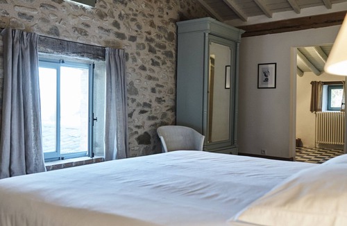 Pont-de-Barret House | La Cour du Marronnier