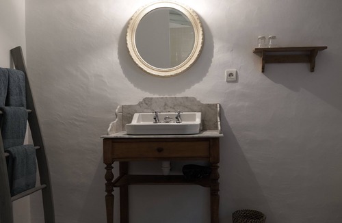 Pont-de-Barret House | La Cour du Marronnier