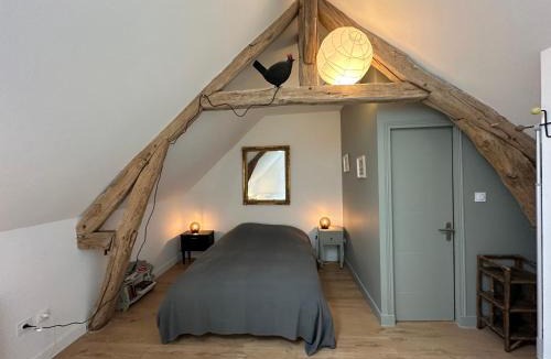 Neuville-aux-Bois Apartment | La cour fleurie