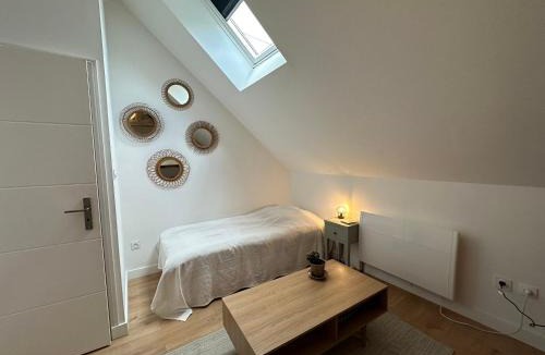 Neuville-aux-Bois Apartment | La cour fleurie