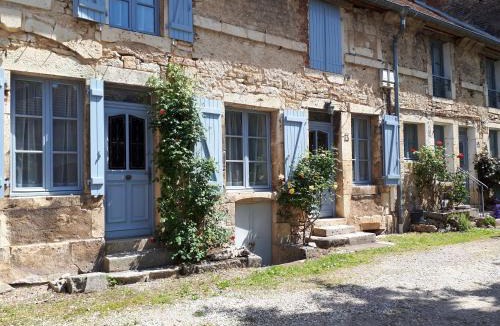 Flavigny-sur-Ozerain House | La Cour