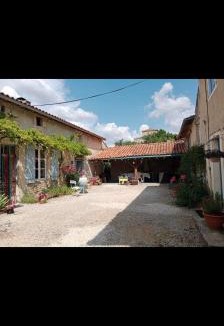 Villefagnan Bed & Breakfast | La Cour