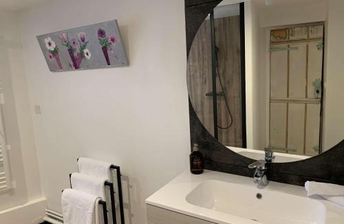 Forges-les-Eaux House | La cour Royale