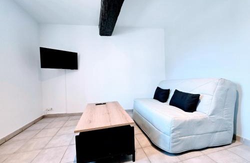 Saint-Bris-le-Vineux Apartment | La Croix Duplex - Bail Partner