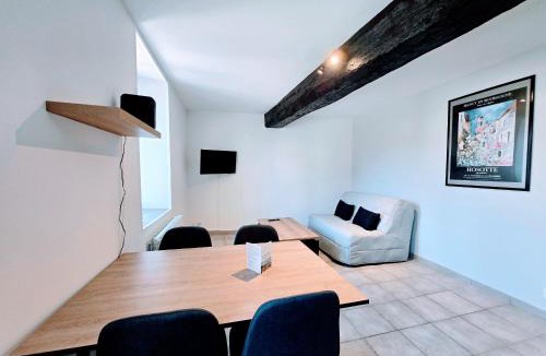 Saint-Bris-le-Vineux Apartment | La Croix Duplex - Bail Partner