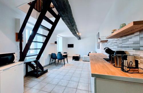 Saint-Bris-le-Vineux Apartment | La Croix Duplex - Bail Partner