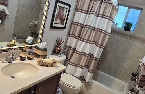 Richmond West Apartment | La Cuevita