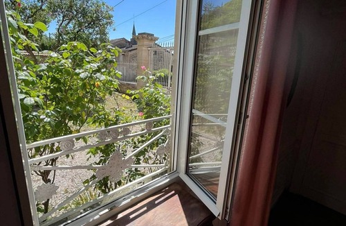 Cirey-sur-Blaise House | La demeure aux Lilas a large stone mansion